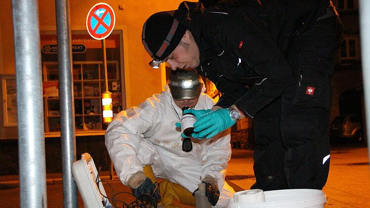 Zeit stoppen und messen, wieviel Wasser im Kanal fließt.Benedikt Borst