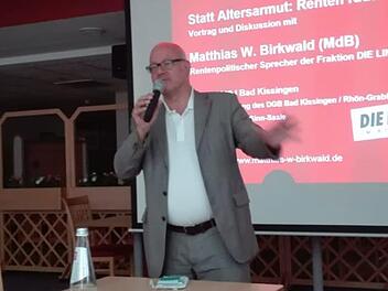 Der Rentenpolitische Sprecher der Bundestagsfraktion Die Linke, MdB Matthias B. Birkwald, im Burkardus-Wohnpark. Gerhard Klamet