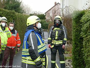 Explosion im Hobbykeller - Anwohner erleidet Rauchvergiftung