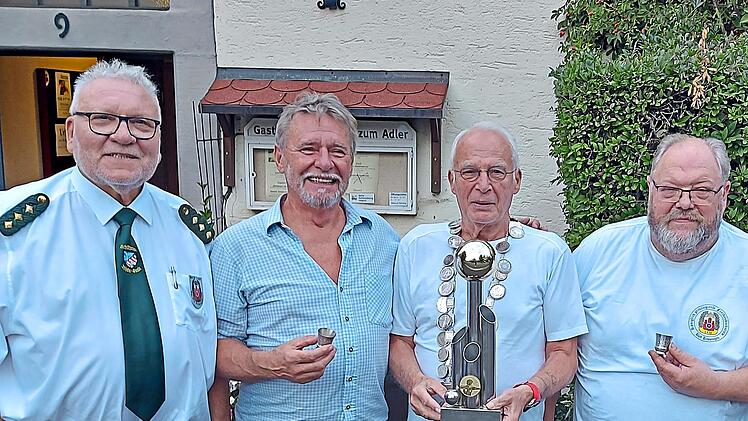 Unser Foto zeigt (von links): G&uuml;nter Fr&ouml;hlich, Robert Gro&szlig;, Arno Wachenbr&ouml;nner und Dieter G&ouml;bel. Angela Wachenbr&ouml;nner