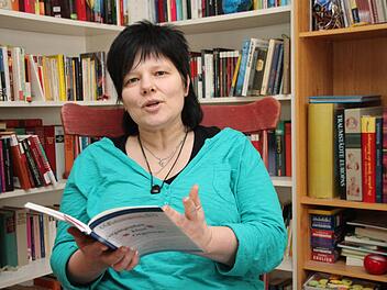 Andrea Senf hat die Texte für das Buch "Vergangenheit küsst Gegenwart" ausgewählt. Foto: Dagmar Besand
