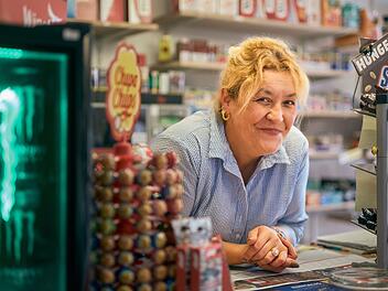 Für die Kundschaft in ihrer "Ballerbude" in Oer-Erkenschwick hat Kioskbetreiberin Naciye (46) immer ein offenes Ohr.