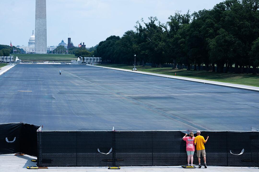 Arbeiten am Reflecting Pool in Washington D.C.