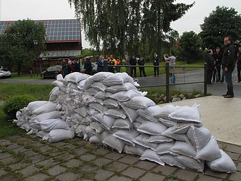 Sandsäcke in Prächting nach dem Hochwasser im Juni 2013 Archivfoto: Matthias Einwag