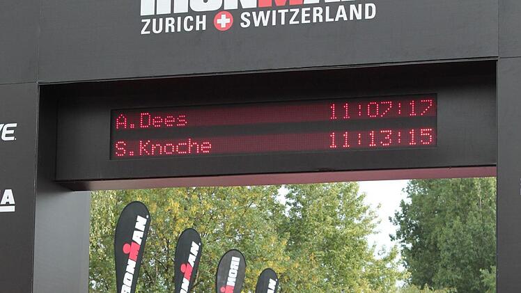 Elf Stunden und sieben Minuten benötigte der 60-jährige Alfons Dees für den Langdistanz-Triathlon in Zürich.  Foto: © finisherpix.com