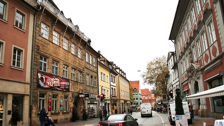 Wie geht es weiter für das Calimeros in Bamberg? Weil das Gebäude in der Langen Straße verkauft wird, ist auch die Zukunft des bekannten Lokals ungewiss. Foto: Sebastian Schanz