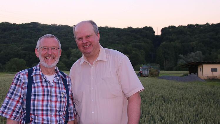 Waldemar Bug (links; Kreisvorsitzender der ÖDP und Bürgermeister von Burkardroth) und Klaus Mrasek (Landesvorsitzender der ÖDP) wollen mit einem Volksbegehren gegen das Freihandelsabkommen Ceta vorgehen. Foto: Markus Klein