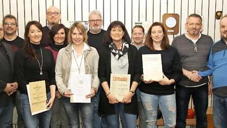 Mit verschiedenen Urkunden wurden langjährige und verdiente Mitglieder des Run-and-Bike-Teams Coburg ausgezeichnet.  Foto: Christel Lendner