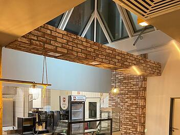 N&uuml;rnberg: "Franken's Currywurst Treff" er&ouml;ffnet am Hauptmarkt - Gesch&auml;ftsf&uuml;hrer verwirft ersten Plan