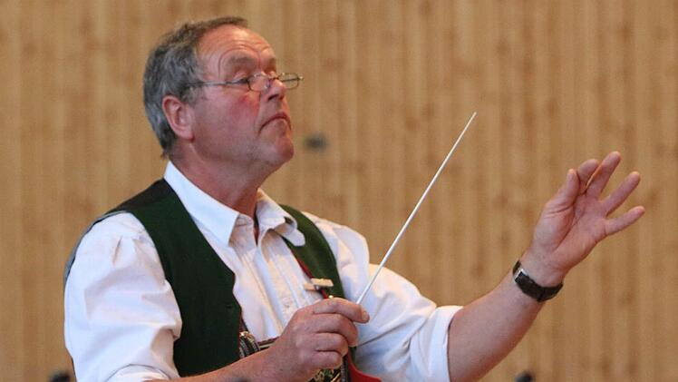 Im ersten Teil des Konzerts in Meeder trat die Musikkapelle Nußdorf am Inn auf. Am Dirigentpult: Franz Weyerer.Foto: Jochen Berger
