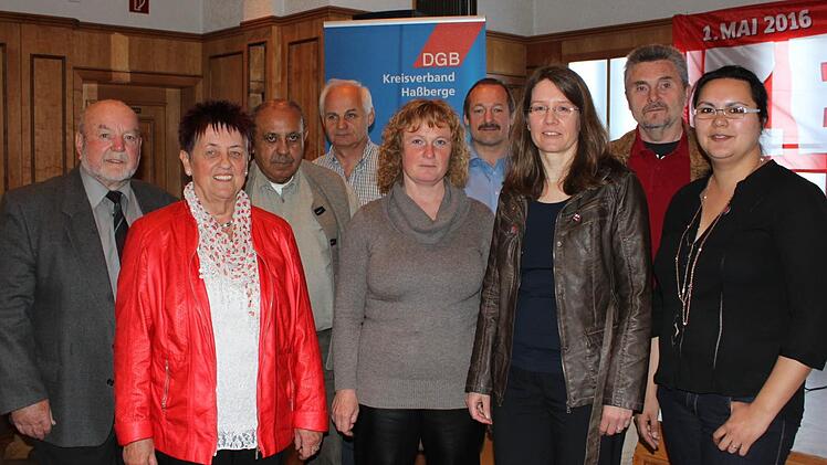 "Zeit für mehr Solidarität" nimmt sich der Gewerkschaftsbund Haßberge mit: Willi Schütz, Rosel Pflaum, Leo Lunz, Helmut Buld, Sabine Schmitt, Reiner Greich, Silke Klos-Pöllinger (Rednerin), Thomas Ditzel und Anna Schlechter (von links). Fotos: Christiane Reuther