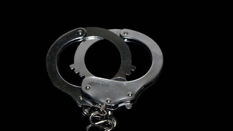 Das wird sie nicht so schnell vergessen: Eine Zw&ouml;lfj&auml;hrige aus Oberfranken legte sich Handschellen ans Fu&szlig;gelenk - und bekam sie nicht mehr auf. Symbolfoto: jhusemannde/Pixabay