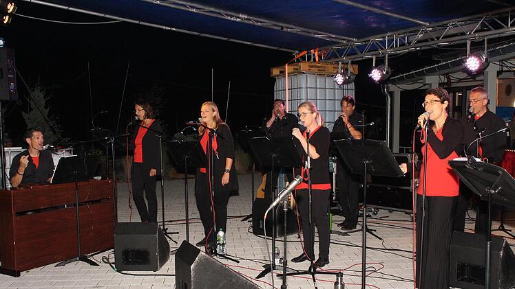 Das Ensemble "Quindici" mit Leiter Georg Schlee am Klavier (l.) präsentierte seine Lieblingsstücke.   Foto: Evi Seeger