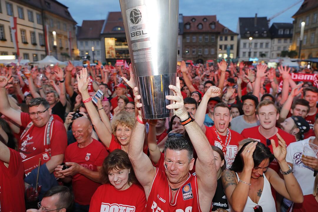 Brose Bamberg: Die Meisterfeier am Bamberger Maxplatz