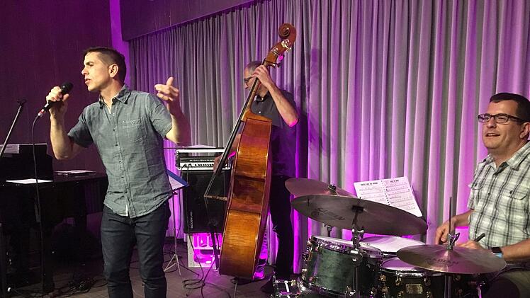 Steven Santoro (links) begeisterte mit seiner Band bei seinem Coburg-Gastspiel. Foto: Jochen Berger