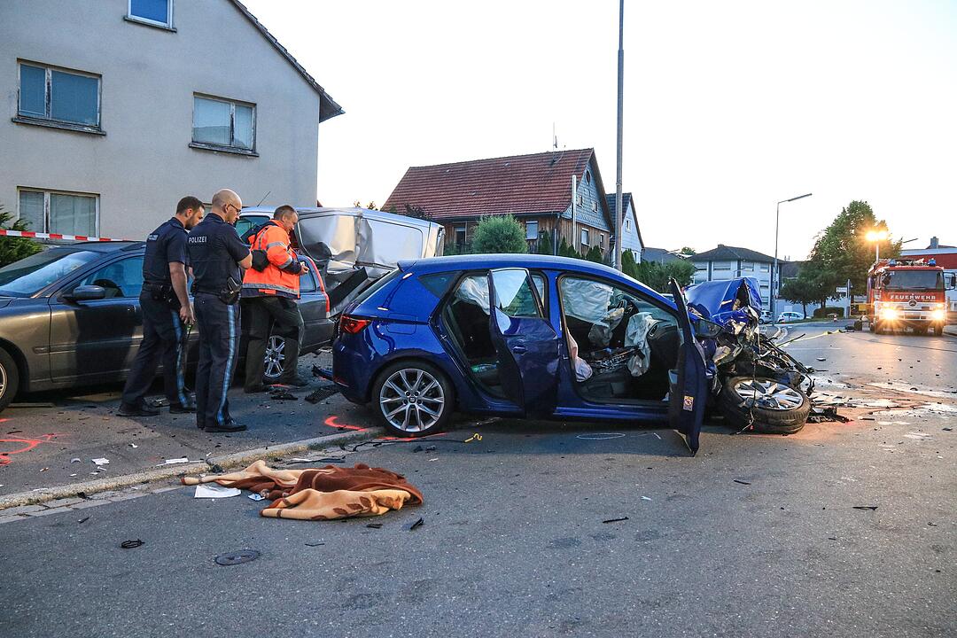 Nach Flucht vor der Polizei: Autofahrer erfasst Fußgänger im Kreis Coburg - drei Menschen teils schwerst verletzt