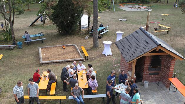 Die Besucher waren auf den Feuerstein gekommen, um die Werte der Zukunft zu beschwören. Foto: Schwind