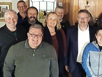 Nach der Neuwahl beim CSU-Ortsverband Waischenfeld, im Bild von links: Beisitzer Tobias Stenglein, Stellvertretender Vorsitzender Alfred Görl, Kassierer Heinrich Richter, Ehrenvorsitzender Fritz Klaus, Stadtrat Uwe Dressel, FU-Vorsitzende Brigitte...