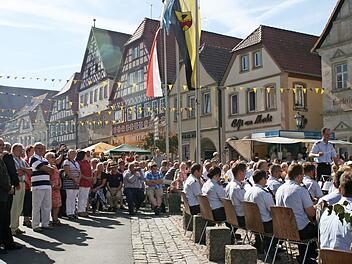 Vor fünf Jahren fand der letzte "Tag der Vereine" statt und lockte ungezählte Besucher auf den Eberner Marktplatz. Schmissige Musik darf bei solch einem Anlass natürlich nicht fehlen. Foto: Janina Reuter