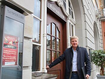 Fast geschafft! Am 28. November wird Hochbauamtsleiter Peter Cosack zufolge der Ratskeller an die Restaurantkette "Chilli's" übergeben.  Vor allem in den Kellerräumen musste das Traditionslokal am Marktplatz aufwendig saniert werden.Ulrike Nauer