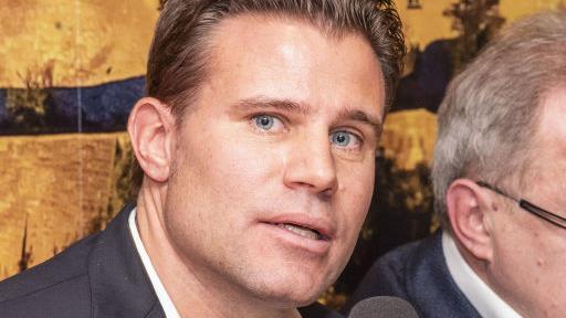 Bundesliga-Schiedsrichter Felix Brych hatte  wenig Lust über Videobeweis oder Rudelbildung zu reden.