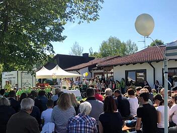 Der Dankgottesdienst mit Pfarrer Johannes Saffer, Schwester Teresa sowie Schwester Claudia war sehr gut besucht.  Fotos: Richard Sänger