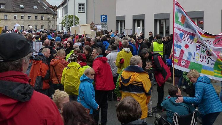 Die Gegendemonstration schlug mit etwa 400 Teilnehmern zu Buche. Foto: Pauline Lindner