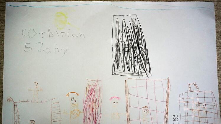 Korbinian Düring (5 Jahre) aus Litzendorf (Kreis Bamberg) geht gerne auf den "Piratenspielplatz" in Pödeldorf, wo er am liebsten klettert.