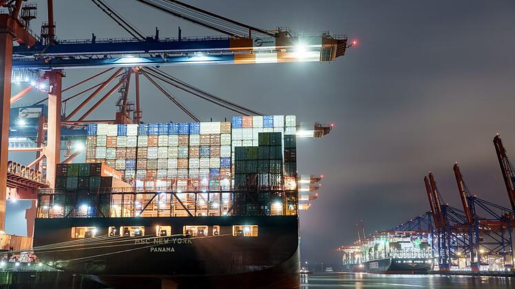 Containeraberfertigung im Hamburger Hafen