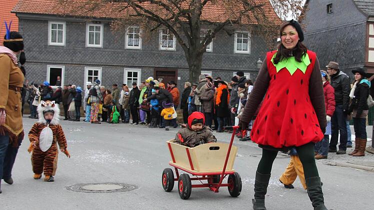 Im Bollerwagen war's besonders bequem.