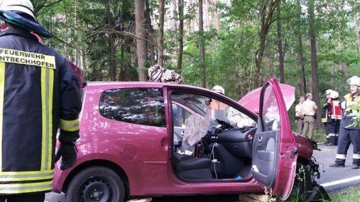 In diesem Wagen verunglückten Mutter und Tochter.  Foto: FW Höchstadt