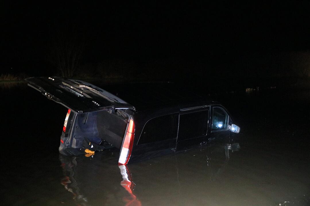 Betrunkener Autofahrer versinkt bei Bamberg in Hochwasser