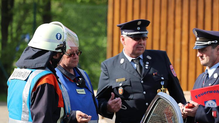 Erstmals haben die Freiwilligen Feuerwehren aus Wildflecken und Oberbach gemeinsam die Leistungsprüfung "Technische Hilfeleistung" abgelegt. Sebastian Schmitt