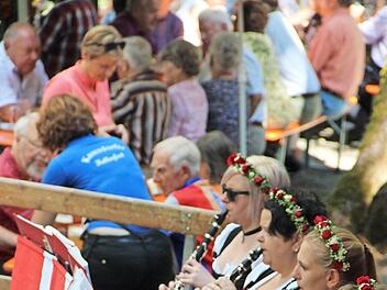 Der Musikverein Kasendorf unterhielt die Besucher des Kellerfests prächtig. Foto: Katharina Müller-Sanke