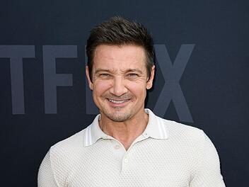 Seit seinem folgenschweren Unfall am Neujahrstag 2023 sieht Jeremy Renner das Leben mit neuen Augen - und den Tod.