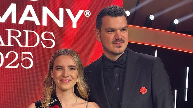 Valentina Busik ist die diesjährige "Miss Germany". Am Abend ihrer Wahl posierte die inzwischen promovierte Dermatologin unter anderem mit Max Klemmer, dem Geschäftsführer der Marke.