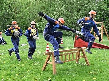 Die Coburger Wettbewerbsgruppe bei einer ihrer Übungen für den Bezirksentscheid Foto: Stelzner