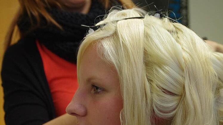 Friseurtermin für das Kronacher Christkind. Foto: Marco Meißner