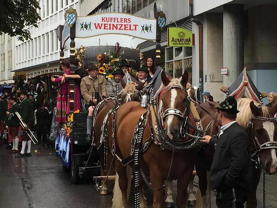 Wiesn-einzug der Winzer