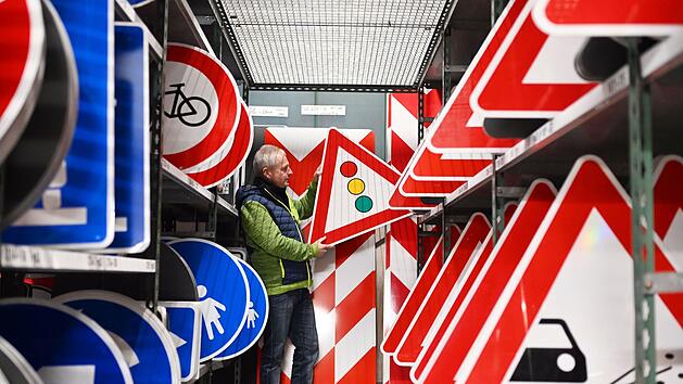 Missverst&auml;ndliches Verkehrsschild: Schneeflocke gilt auch im Sommer