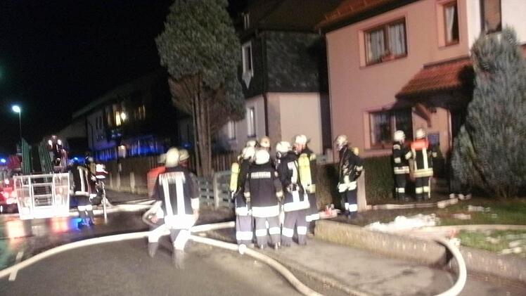 Die Feuerwehren führten den Löscheinsatz von der Hauptstraße aus durch. Foto: Friedwald Schedel