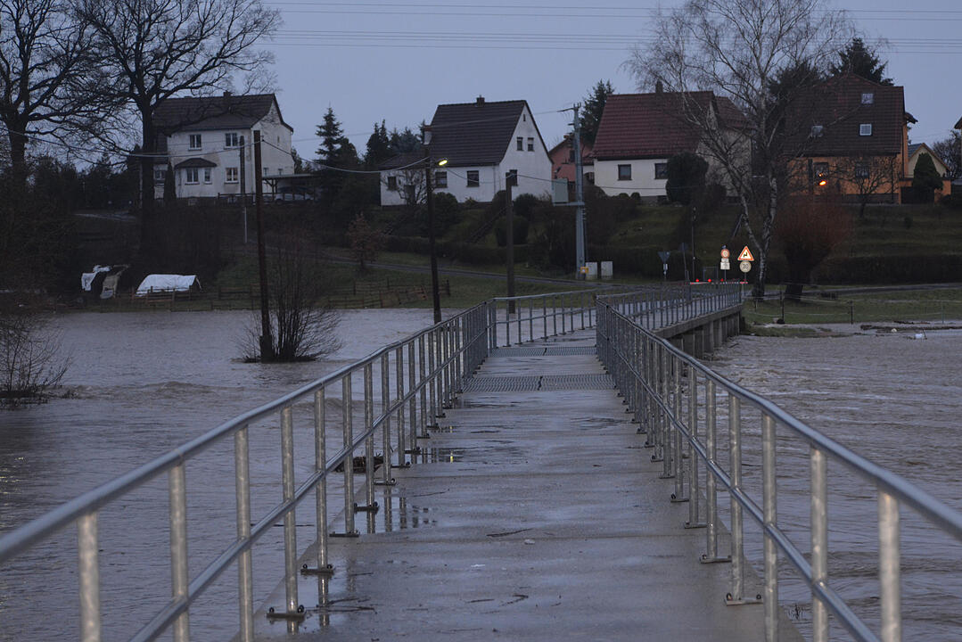 Hochwasser beschaeftigt Kraefte in Sonneberg