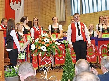 Stephan Schmidt hatte im vergangenen Jahr die Leitung der Frankenwaldkids des Musikvereins gemeistert. In diesem Jahr darf der 19-Jährige im zweiten Konzertteil den Musikverein Frankenwald dirigieren. Mit den Musikerinnen und Musikern wird er damit seinen ersten großen Auftritt als Dirigent haben.  Foto: K.- H. Hofmann