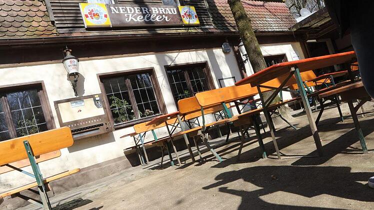 Während die Bänke hier noch leer sind, ist es während des Annafestes schwierig einen Platz zu ergattern. Foto: Barbara Herbst / FT