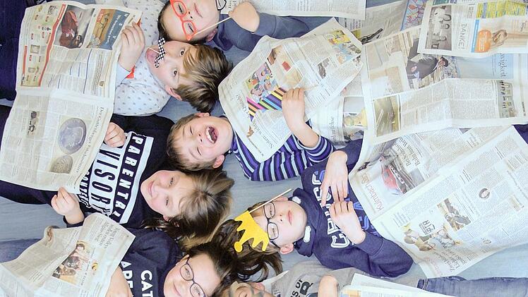 Zeitung lesen, Zeitung machen - für die Kinder der Oberen Schule ist das eine neue Aufgabe,die ihnen richtig viel Spaß macht.Kathleen Gänse