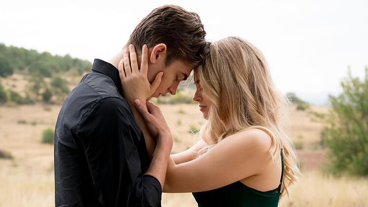In "After Forever" kommt es nun neuen emotionalen Spannungen zwischen der ehrgeizigen Tessa (Josephine Langford) und dem rebellischen Hardin (Hero Fiennes Tiffin).