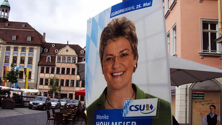 Mit der Europaabgeordneten Monika Hohlmeier warb die CSU am Coburger Marktplatz.Foto: Jochen Berger