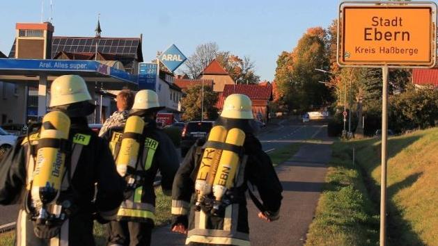 17 Kilogramm Ausrüstung schleppten die Feuerwehrler ...