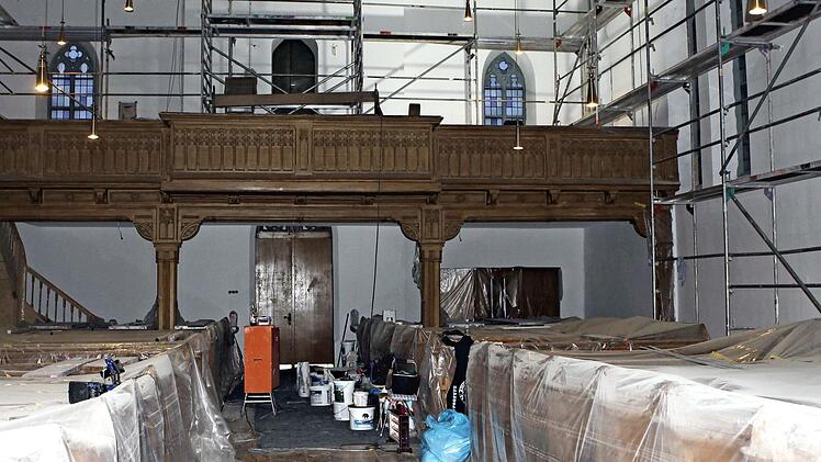 Die katholische Pfarrkirche St. Jakobus ist derzeit eine einzige Baustelle. Die Orgel befindet sich seit Monaten beim Orgelbauer.  Foto: Michael Wunder