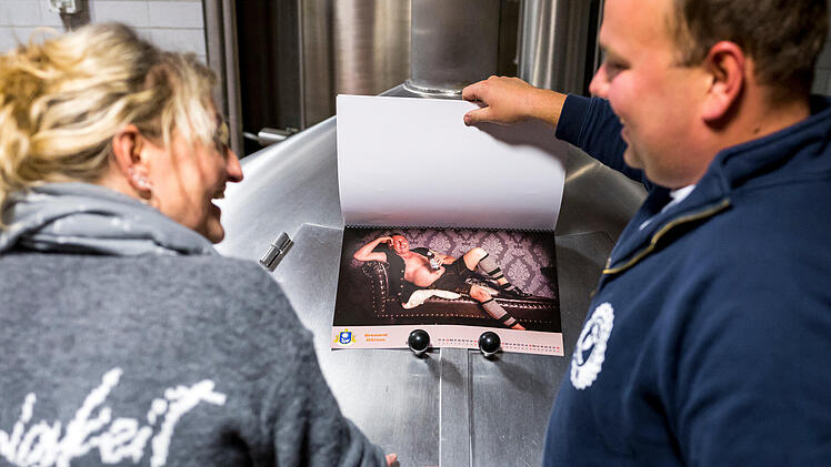 Bierbauchkalender 2024: Brauerei sucht Bierbauch-Models - "viele Wohnungen verschönern"